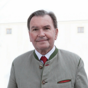 Dr. Ulrich Salzer